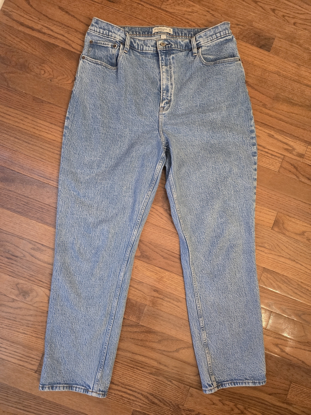 Abercrombie '90s Straight Ultra High Rise Jeans Curve Love Size 33   99% cotton